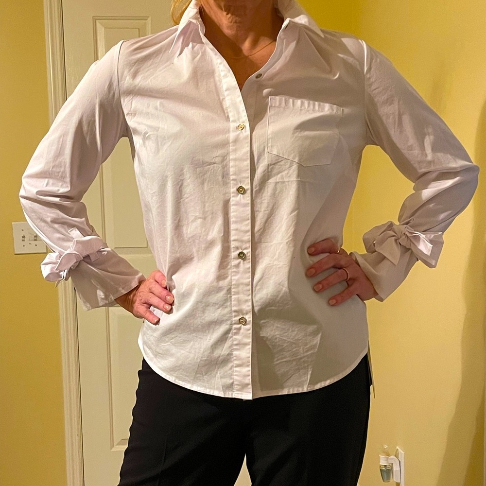 Michael Kors crisp white button up dress shirt with ribbon tie cuffs. Size M